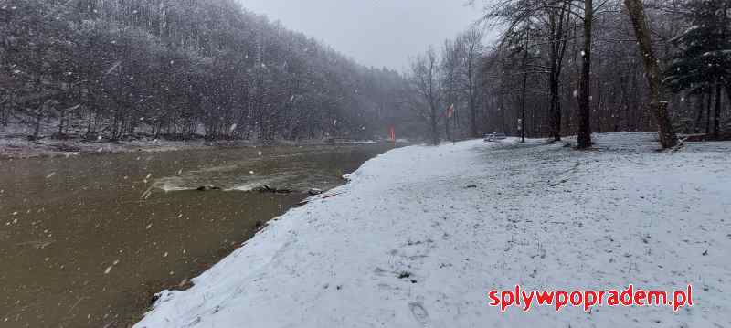 Spływy Popradem zimą 