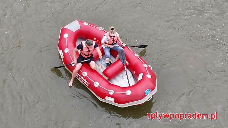 Para w pontonie, spływ Popradem