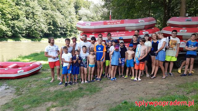 Spływ Popradem pontonami to atrakcja dla koloni i wycieczek szkolnych