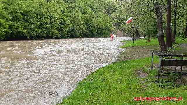 Stan ostrzegawczy na Popradzie.