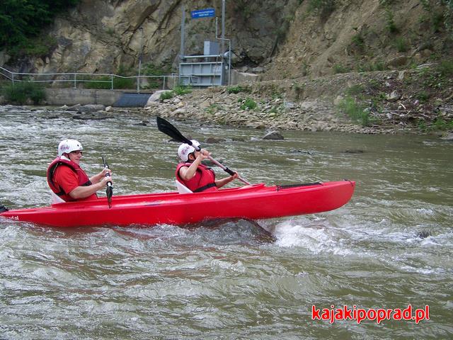 Kajaki z polietylenu - idealne na spływy kamienistym Popradem.