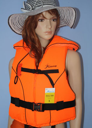 Kamizelka ratunkowa używana w wypożyczlni kajaków na Popradzie.