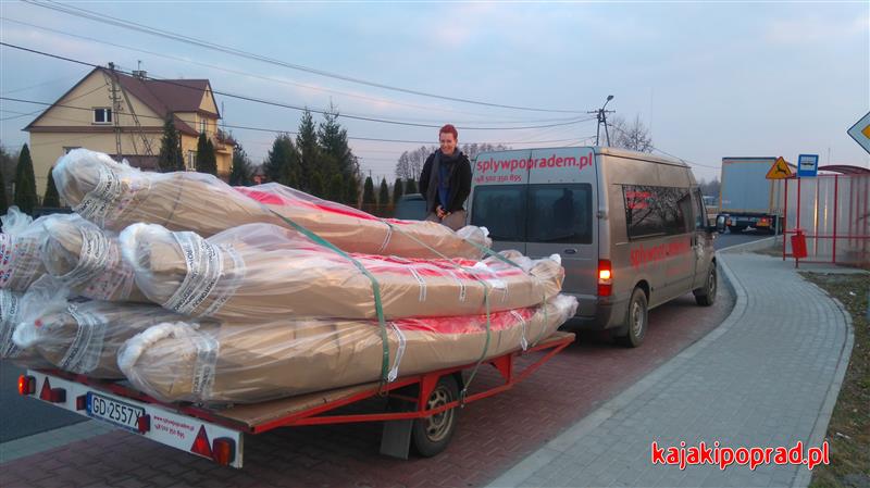 Nowe kajaki w wypożyczlni na Popradzie.