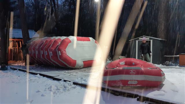 Zimowy serwis pontonów