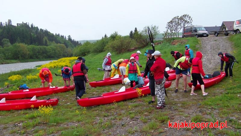 Kajakiem można płynąć przy niskim i średnim stanie wody w Popradzie.