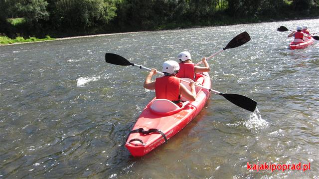 Spływ kajakiem z Żegiestowa do Piwnicznej przy niskim stanie Popradu.